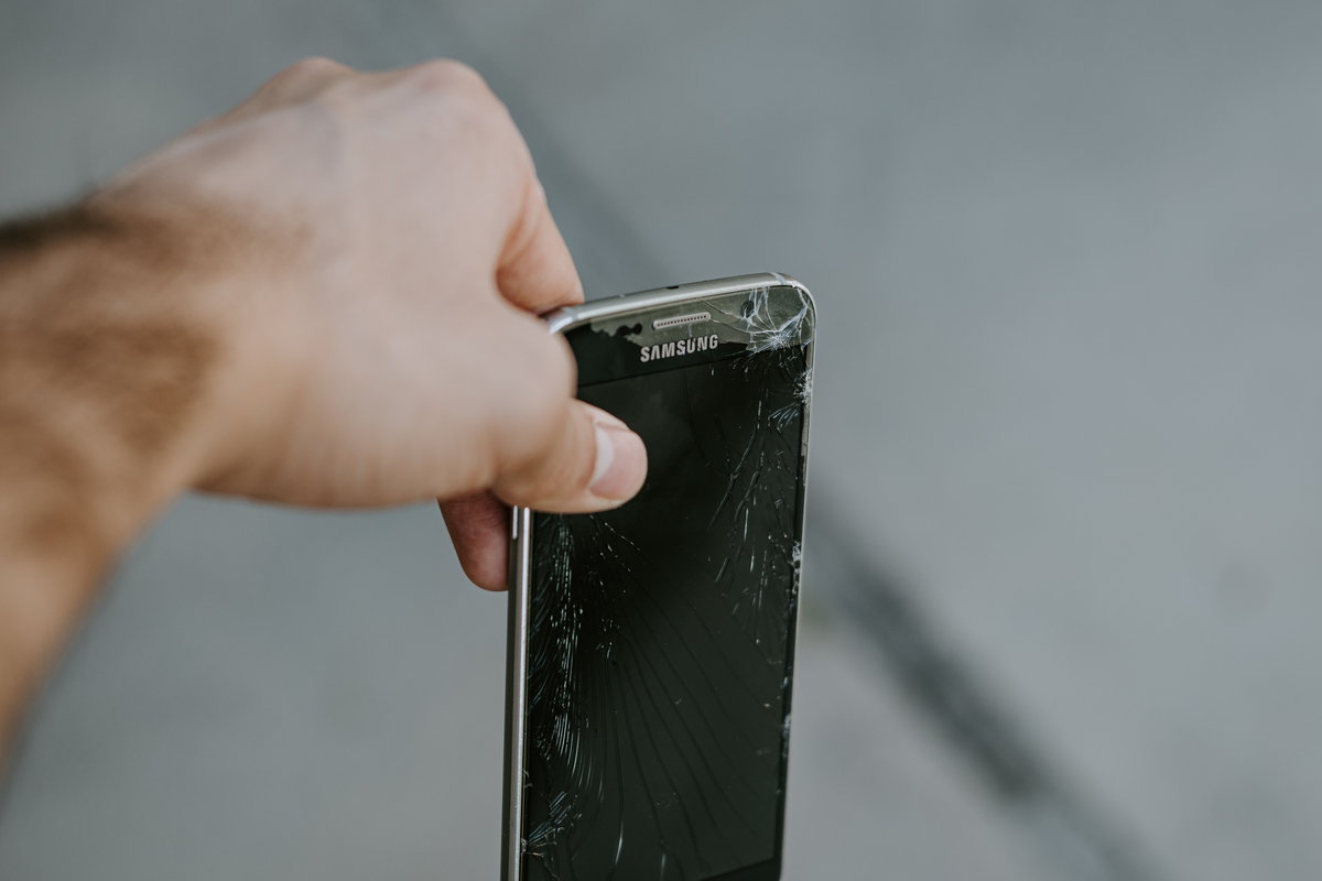 damaged samsung smarphone