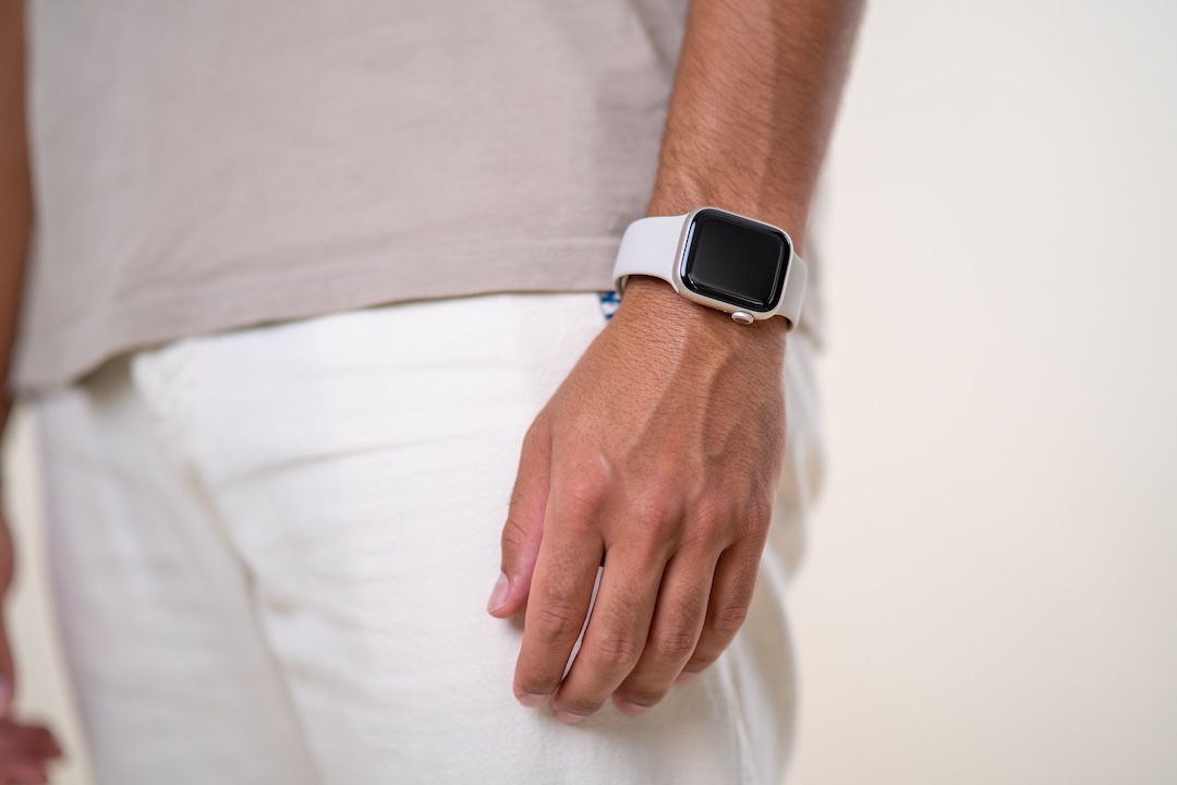 Person trägt Apple Watch Series 