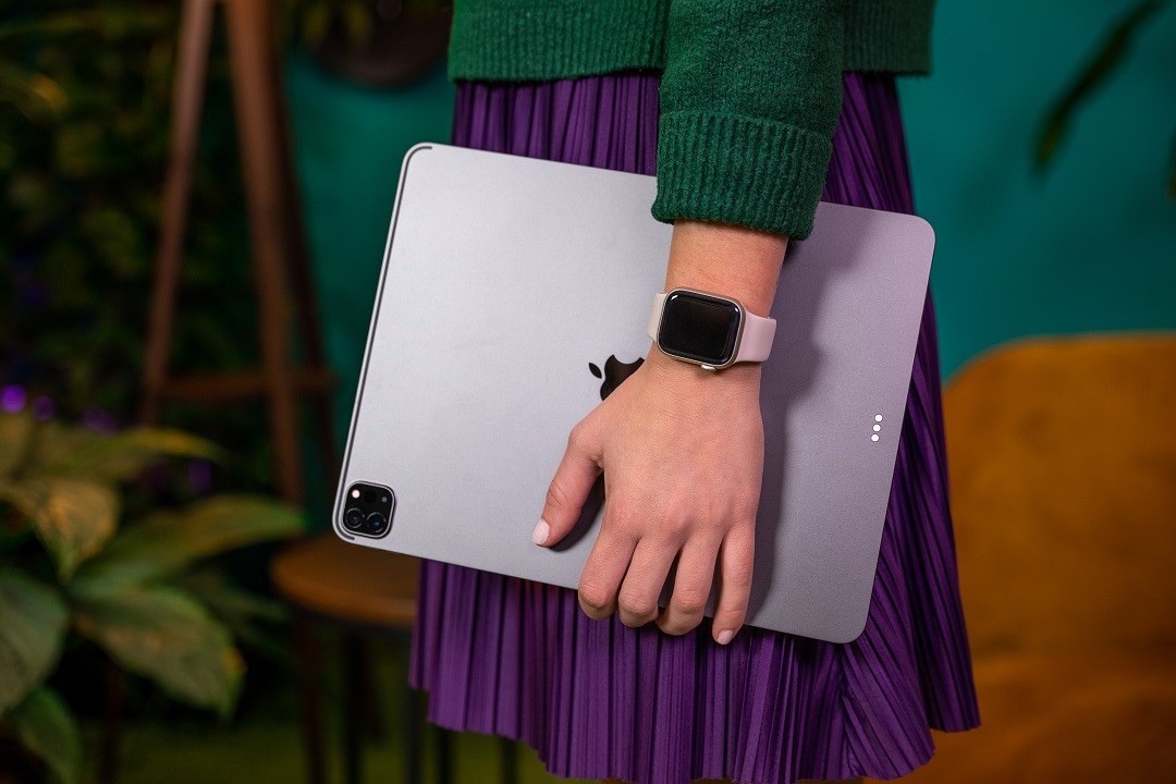 should this woman carry an iPad or iPad Pro?