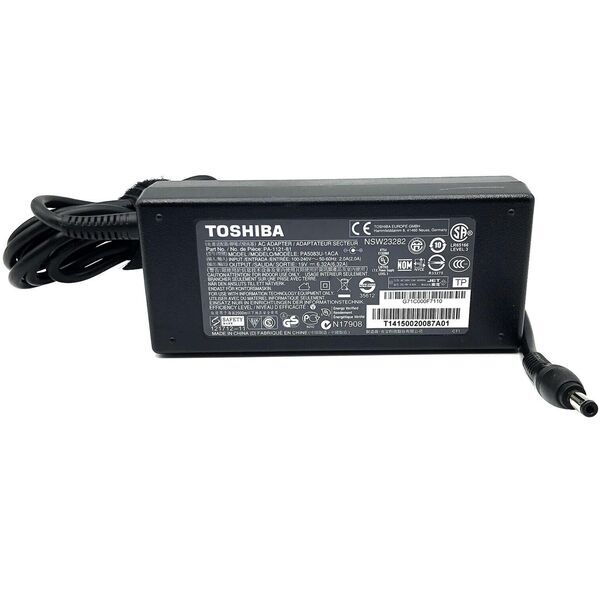 Toshiba PA-1121-81 -virtalähde | musta | 120 W